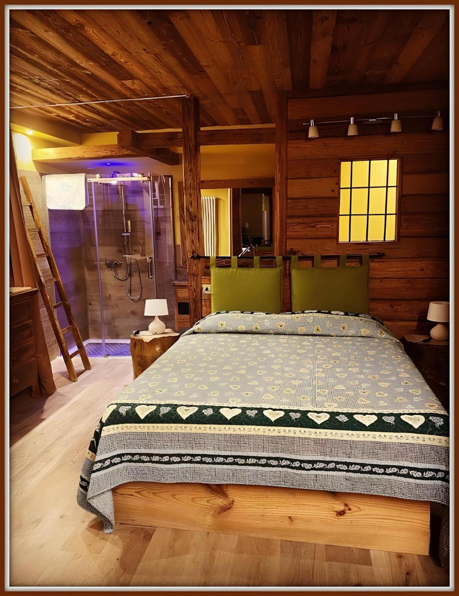 Chalet Con Jacuzzi Vista Montagne أَويستا الغرفة الصورة